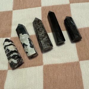 Black and White Stone Obelisk Set